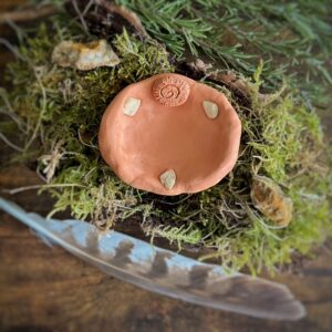 AlbMagie - Urkraft-Schale aus Ton mit AlbSteinen und Albkräuter-Räucherung